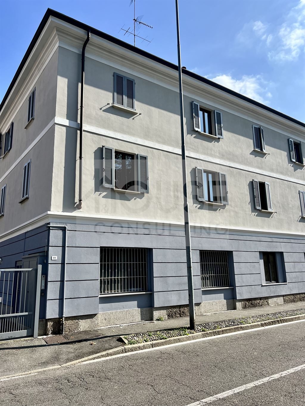 VILLASANTA BILOCALE FRONTE PARCO